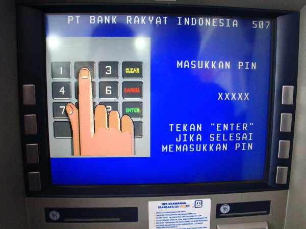 Jangan terlalu sering mengambil uang di ATM
