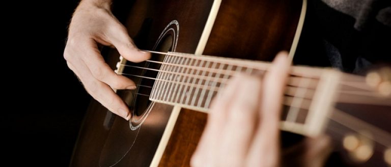 Filosofi Alat Musik Gitar Yang Bisa Dipetik Untuk Keseharian